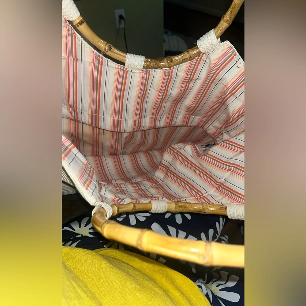 Columbia Cream Tote Bag with Textured Design - Picture 6 of 7